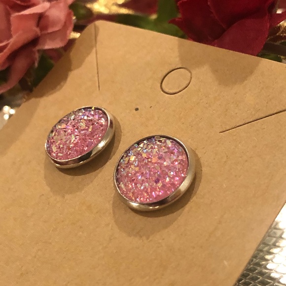 Druzy Resin Studs - Picture 2 of 3